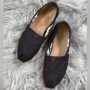TOMS Classic Canvas Slip On Size 6